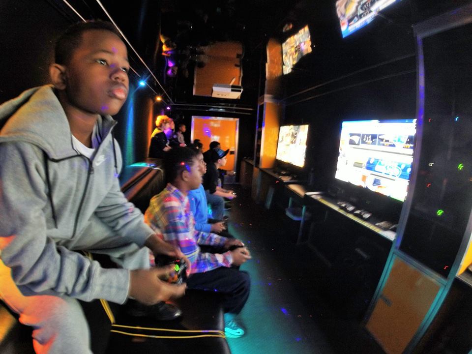 Game Truck With Fortnite In La Birthday Parties Game Rock Los Angeles California Video Game Truck Birthday Parties More